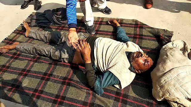 हाथरस: चंद पैसों के लालच में दो बेटपैसों के लालची दो बेटों ने की पिता की डंडे से पीट-पीट कर हत्या