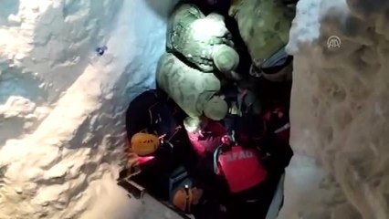 Yaşanan ilk çığın ardından yaşanan kurtarma çalışması UMKE kamerasında - VAN