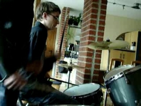 Guillaume improvisation à la batterie