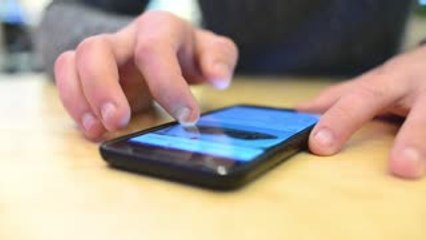 Thousands of Valentine's Day Text Messages Received 9 Months Late