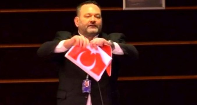 Türk bayrağını yırtan Yunan vekil Lagos rahat durmuyor! Müftü hakkında suç duyurusunda bulundu