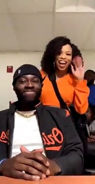 Facetime : son pote danse et arrache son tshirt en plein cours !