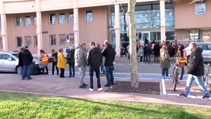 Des plaintes contre Emmanuel Macron et le gouvernement