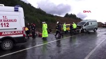Antalya para nakil aracıyla çarpışan otomobildeki 5 kişi yaralandı