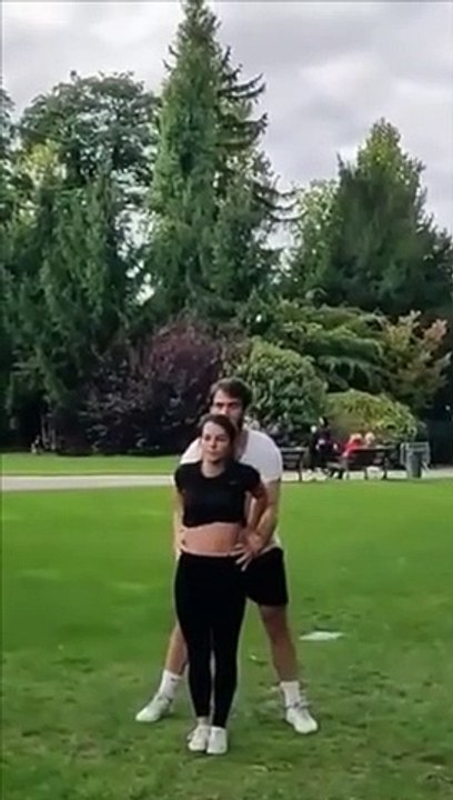 Elle manque de tomber au sol, rattrapé au dernier moment !