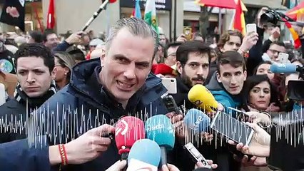 Ortega Smith entrega el Óscar a "mejor traidor" a Pedro Sánchez