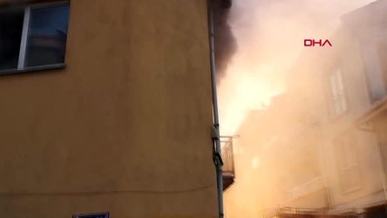 Bursa iki katlı binada çıkan yangın, mahalleliyi sokağa döktü