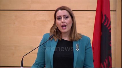 Ora News - “Dhuna ndaj grave kambanë alarmi”