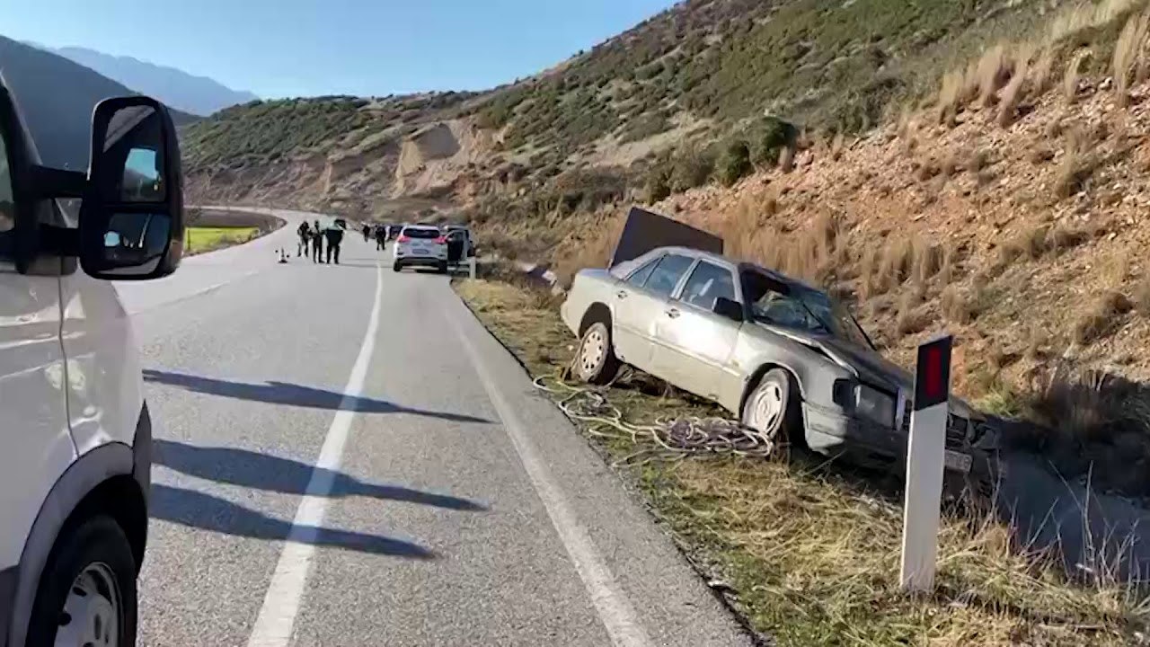 Ora News - Makina del nga rruga në Memaliaj, vdesin tragjikisht 2 mësues