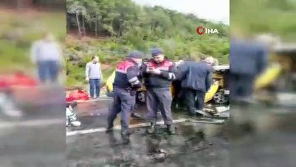 Kaygan yolda kafa kafaya çarpıştılar: 5 yaralı