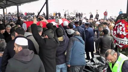 Şehit Çelik'i binlerce kişi uğurladı