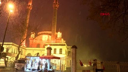 İstanbul'da kar kent beyaza büründü