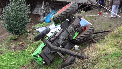 Devrilen traktörün altında can verdi