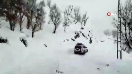 Sağlık ekiplerinin karlı yollarda mücadelesi sürüyor