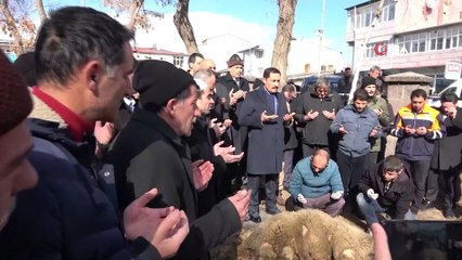 Afetlerden korunmak için dualar edilerek kurban kesildi