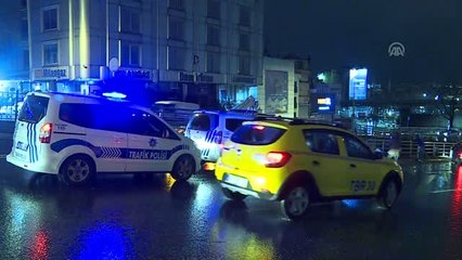 Beyoğlu'nda takla atan otomobildeki 3 kişi yaralandı