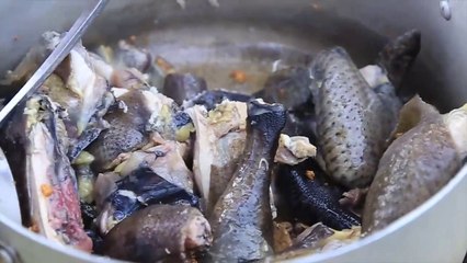 Cambodian food - black chicken soup - ស៊ុបមាន់ខ្មៅ