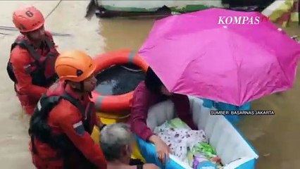 Detik-Detik Evakuasi Bayi Saat Banjir  di Tengah Hujan