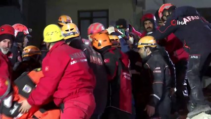 Depremde annesini ve amcasını kaybetti, kendisi 7,5 saat sonra kurtarıldı