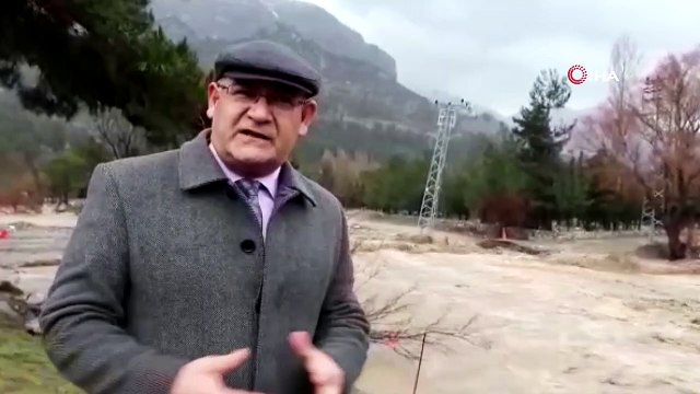 Sel suları köprüyü böyle yıktı