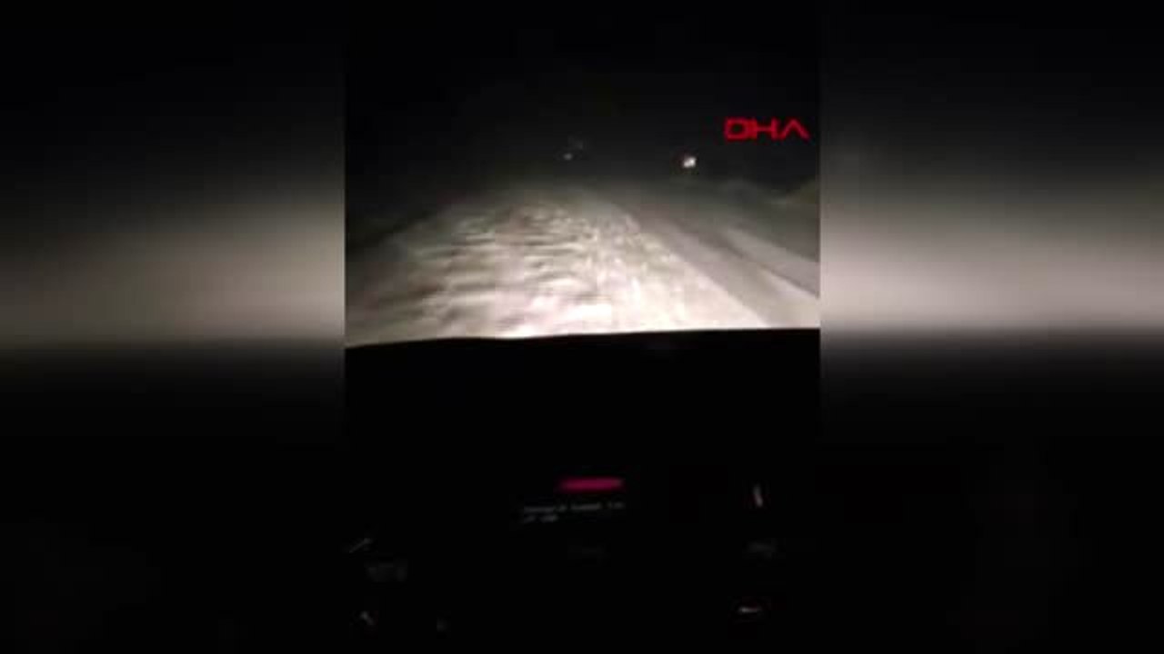 Tendürek geçidi'nde ulaşıma kar ve tipi engeli