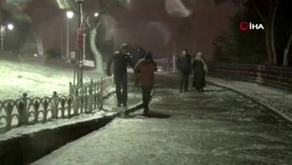 Gece yarısına aldırış etmeden karın tadını çıkarttılar