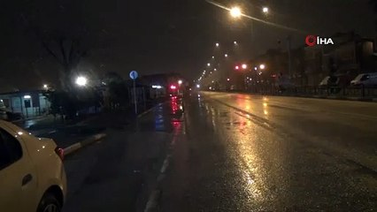 Beklenen kar sabaha karşı şehri beyaza bürüdü