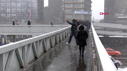 İstanbul'da kar, kent beyaza büründü