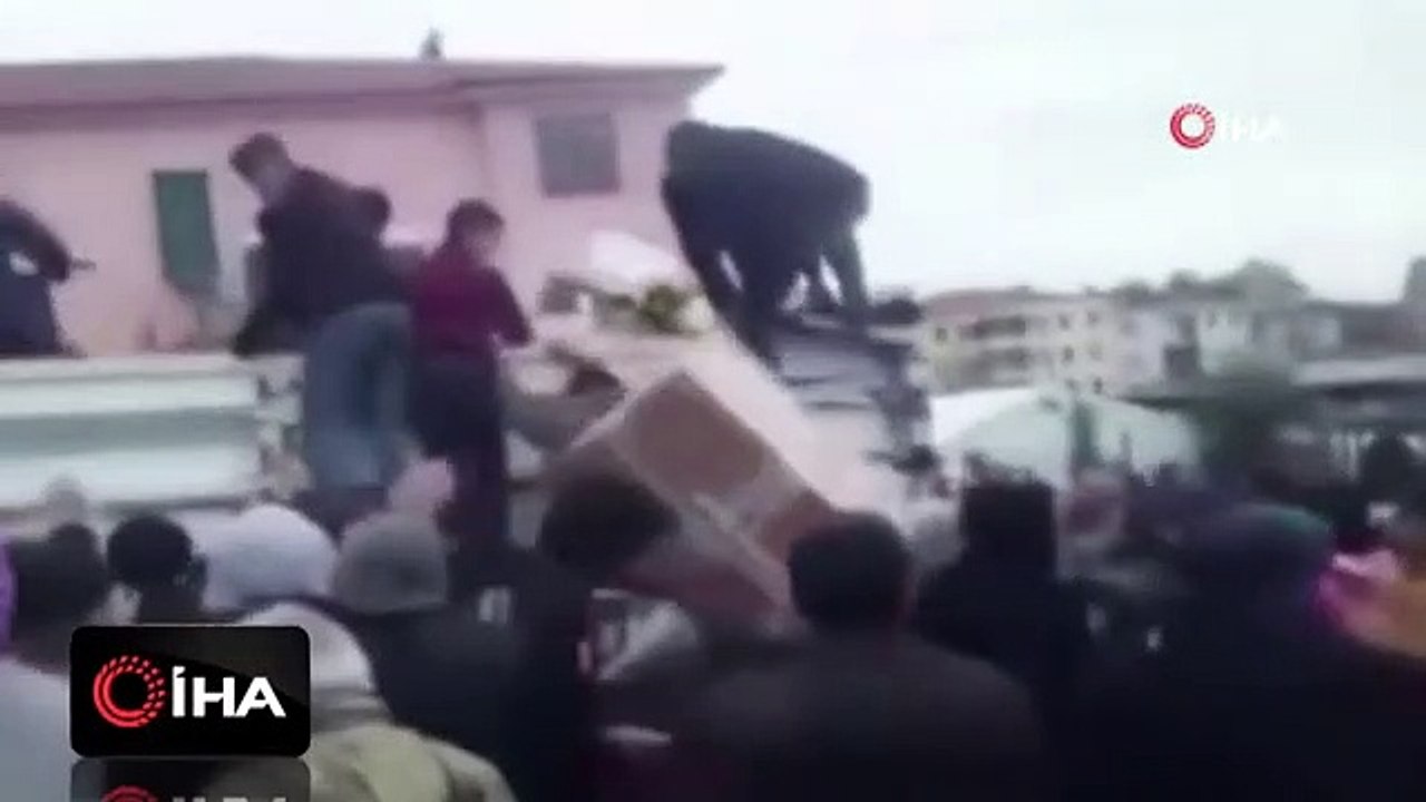 Deprem kolilerini depremzedelere fırlatanın kim olduğu ortaya çıktı!