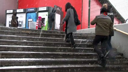 İstanbul’da Kar Yağışı Etkisini Sürdürüyor