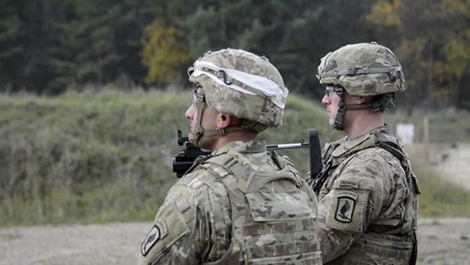 US Soldiers Fire the New Single-Shot 40 mm Grenade Launcher