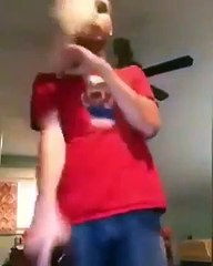 Il tire sans le vouloir en voulant faire les  grands durs