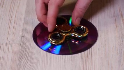 4 AWESOME FIDGET SPINNER TRICKS (1)
