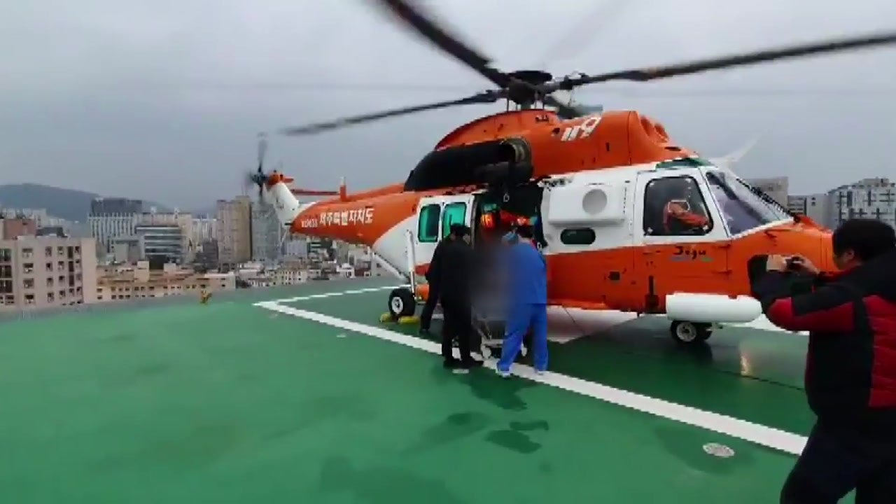 마라도서 오토바이 사고...60대 관광객 중상 / YTN