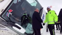 Yolcu otobüsü buz tutan yolda kontrolden çıkıp yan yattı