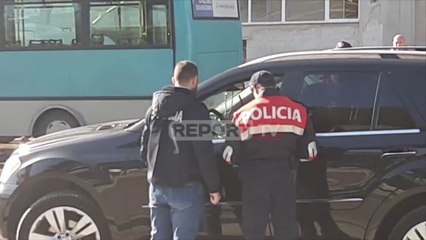 Video herunterladen: Report TV -Aksion blic në Gjirokastër, sekuestrohen 10 makina luksoze, 9 të shoqëruar