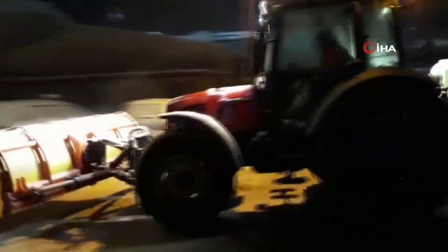 Bilecik beyaza büründü, belediye ekipleri gece boyunca çalışmalarını sürdürdü