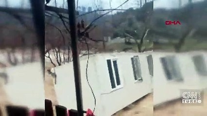 Mersin'de sel evi alıp götürdü... O anlar kamerada