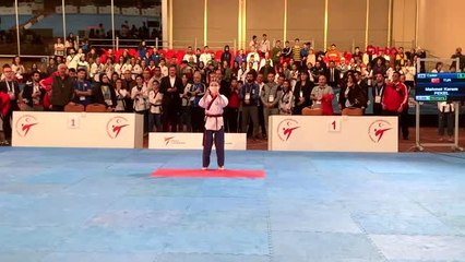 Spor lösemi hastası minik tekvandocunun gösterisi duygusal anlar yaşattı