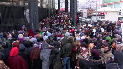 Bursa mağaza açılışında indirim izdihamı
