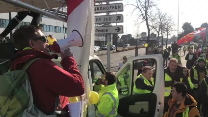 Les gilets jaunes à Colmar : "On est là"