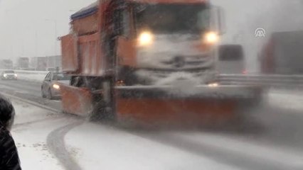 Bolu Dağı'nda kar yağışı etkisini artırdı
