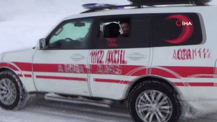 Kar köy yollarını kapadı, ekipler hastalar için seferber oldu