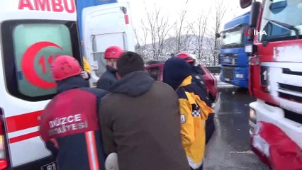 Kar kazaları beraberinde getirdi... TEM'de feci kaza: 2'si ağır, 4 yaralı