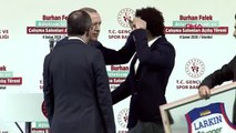 Spor cumhurbaşkanı erdoğan, larkin'e a milli takım forması hediye etti