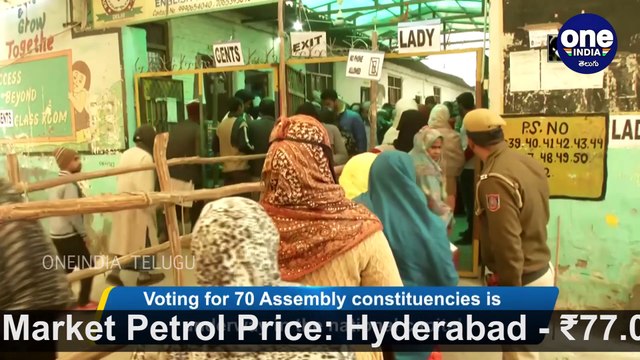 Delhi Assembly Elections 2020 : Alka Lamba Potches An AAP Worker @ A Polling Booth