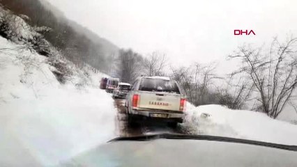 Düzce kar küremesi yapan iş makinesi devrildi, 2 kişi kayıp ihbarıyla ekipler harekete geçti-1