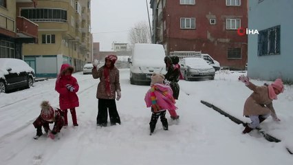 Kar yağışına en fazla sevinen çocuklar oldu