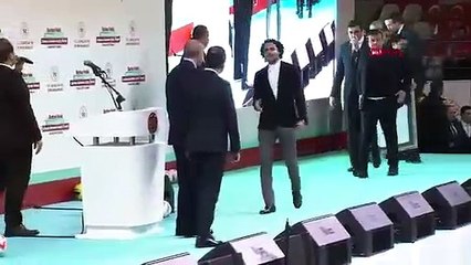 Erdoğan'dan Shane Larkin'e Türk A Milli Takım forması hediyesi