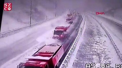 Bolu dağında ekipler yolları böyle açıyor